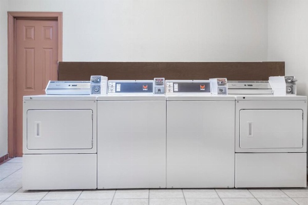 Days Inn by Wyndham Asheville/Mall image 8